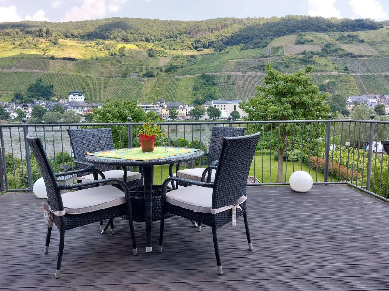 Zum Blauglockenbaum Apartment Zell an der Mosel Exterior photo