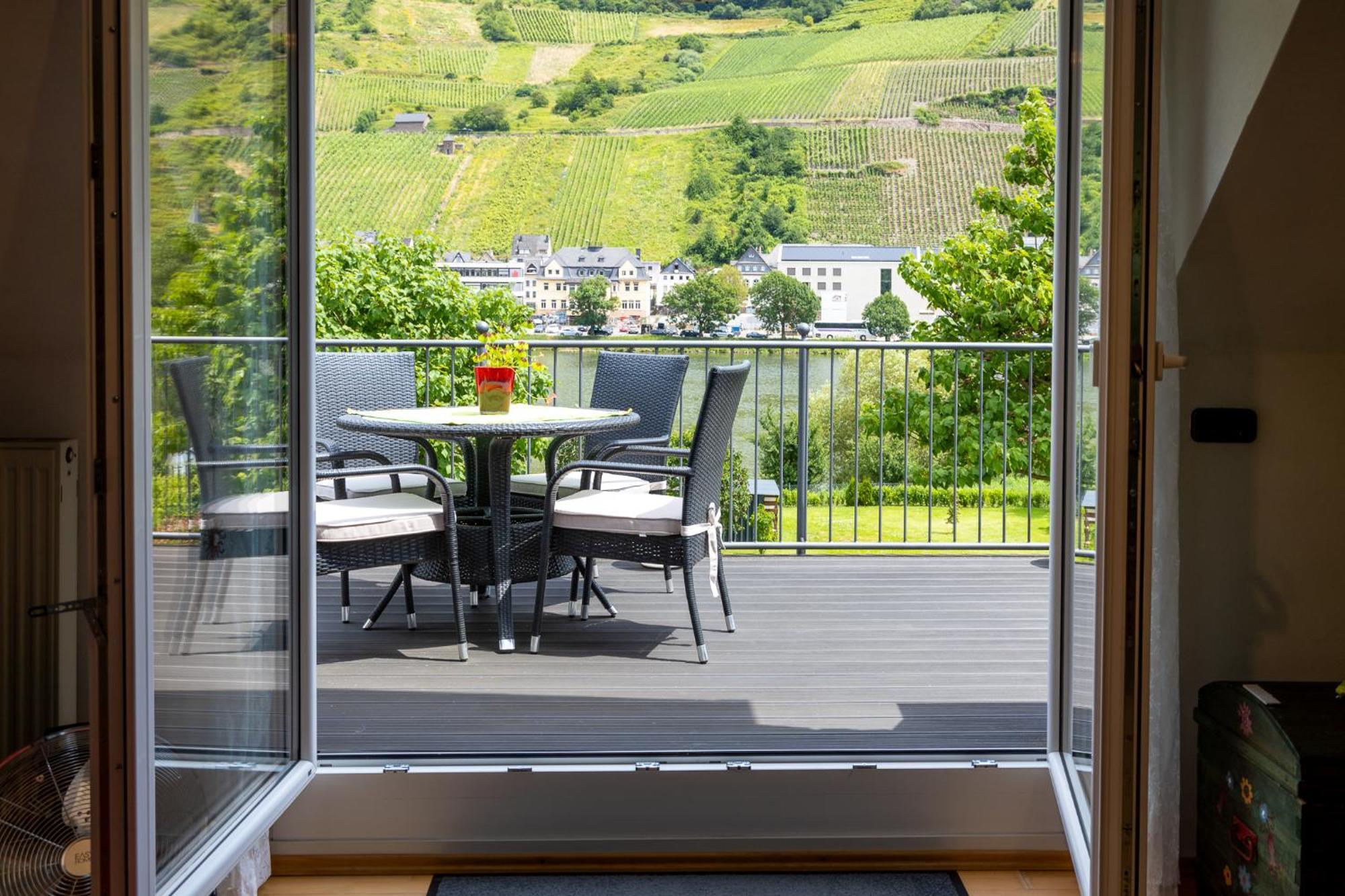 Zum Blauglockenbaum Apartment Zell an der Mosel Exterior photo